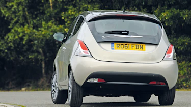 Chrysler Ypsilon TwinAir rear cornering
