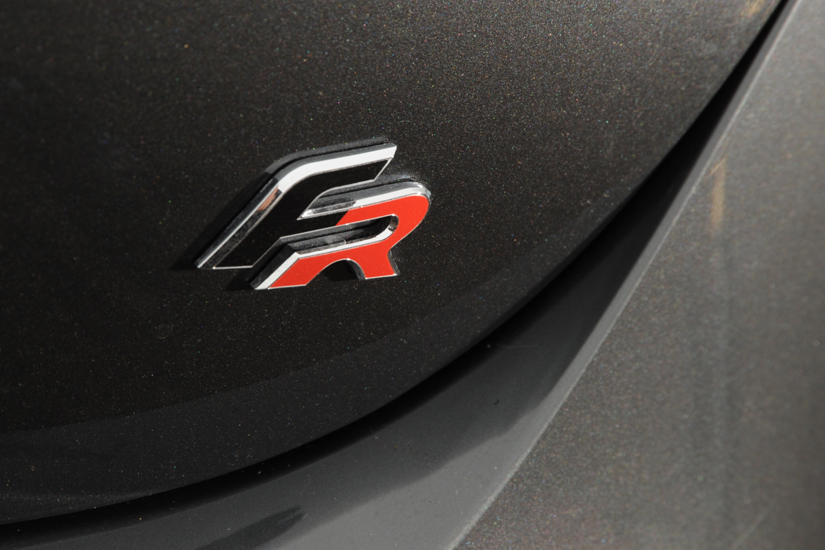 SEAT Leon FR badge