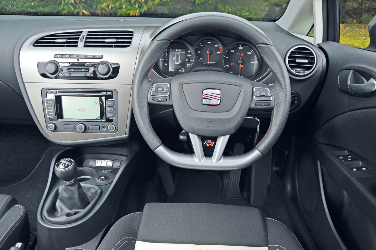 SEAT Leon FR dash