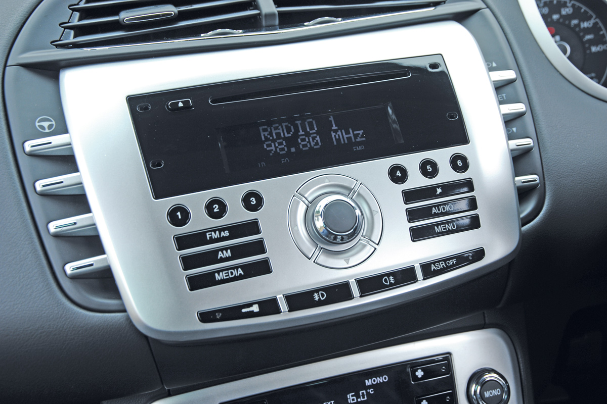 Chrysler Delta centre console