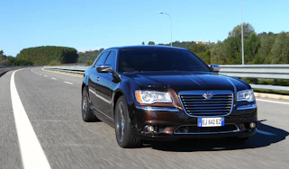 Chrysler 300C 2012 front tracking