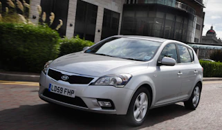 Kia Cee'd Hatchback front three-quarters