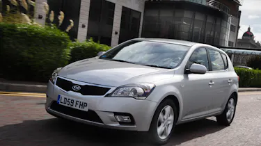 Kia Cee'd Hatchback front three-quarters