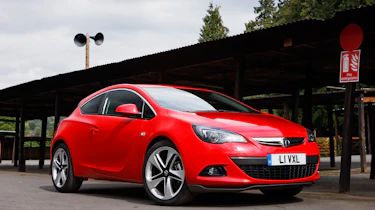 Vauxhall Astra GTC front three-quarters