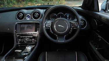 Jaguar XJ 3.0 diesel dash