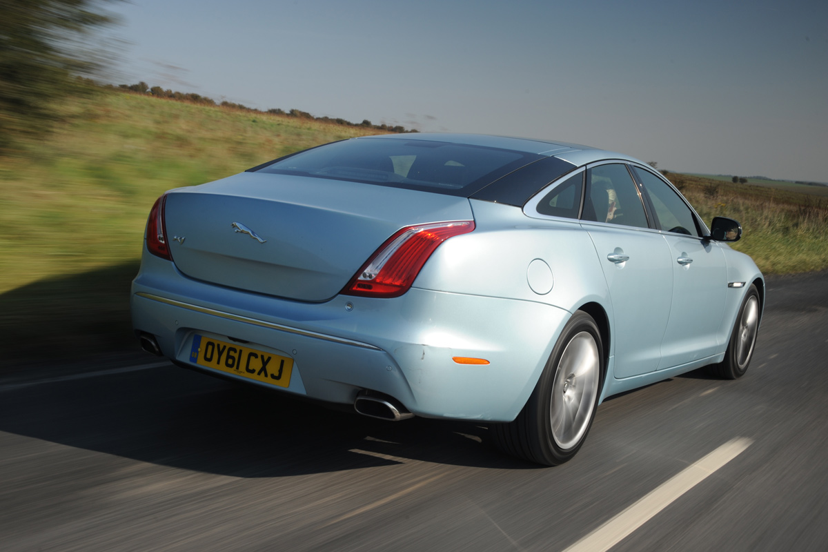 Jaguar XJ 3.0 diesel rear tracking