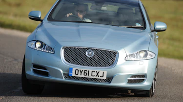 Jaguar XJ 3.0 diesel front cornering