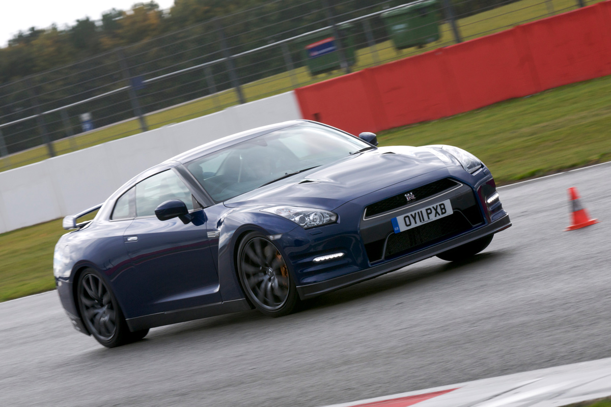 Nissan GT-R front three-quarters