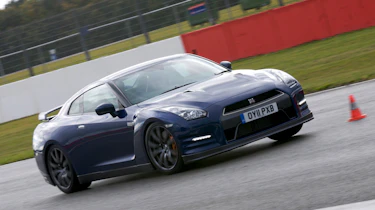 Nissan GT-R front three-quarters