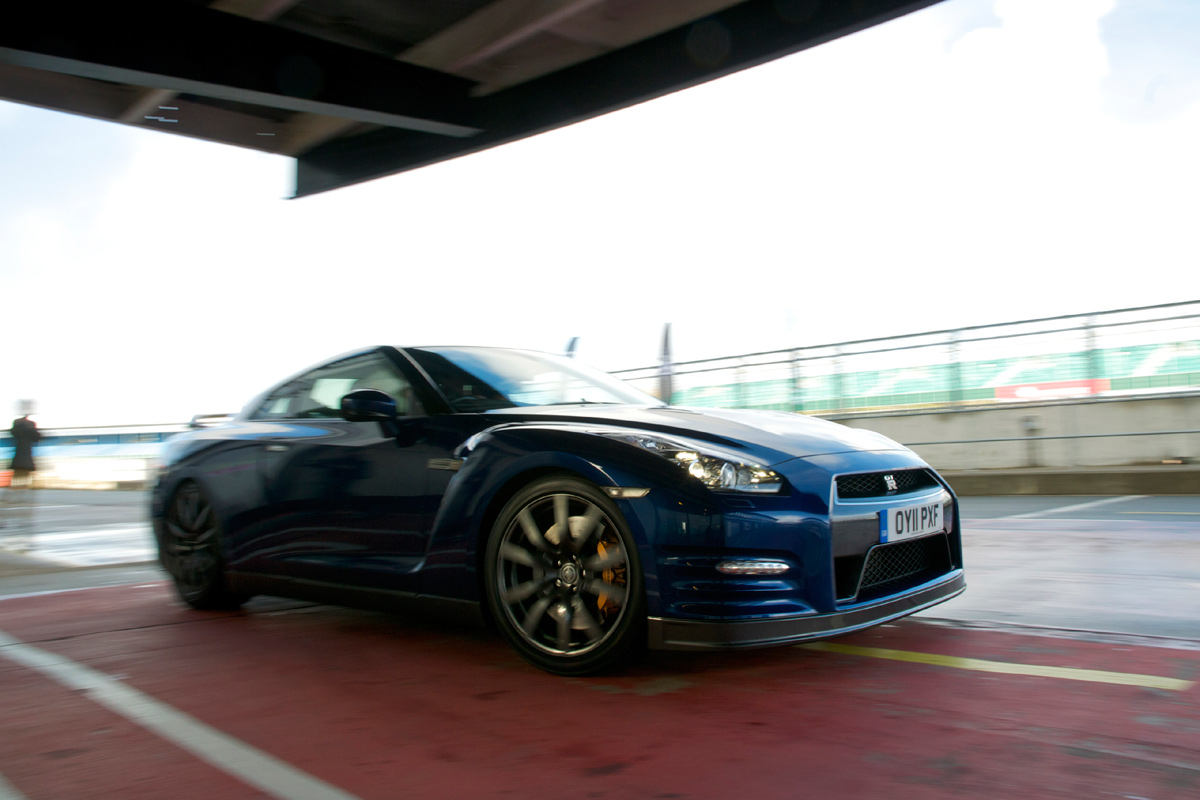 Nissan GT-R front three-quarters