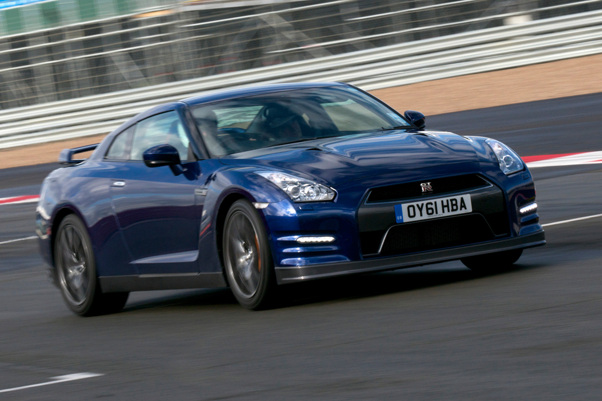 Nissan GT-R front tracking