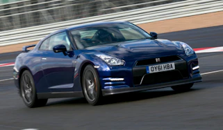 Nissan GT-R front tracking