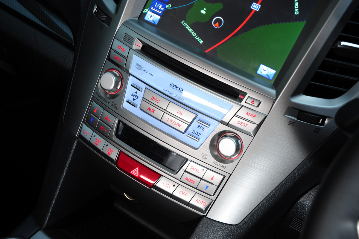 Subaru Legacy centre console