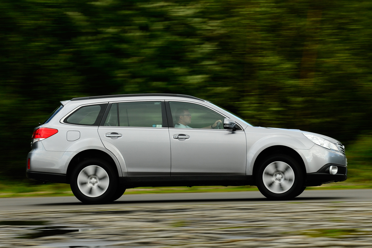 Subaru Outback panning