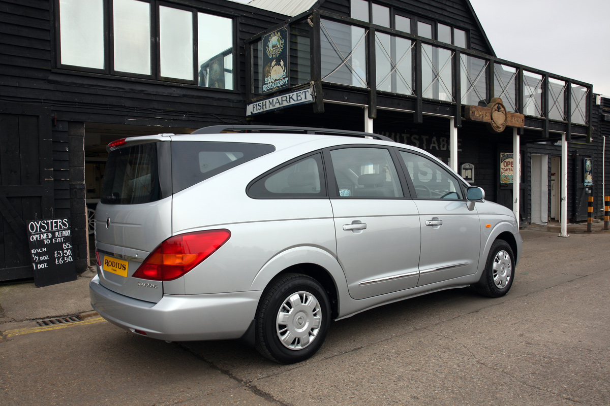 SsangYong Rodius rear three-quarters
