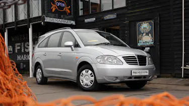 SsangYong Rodius front three-quarters