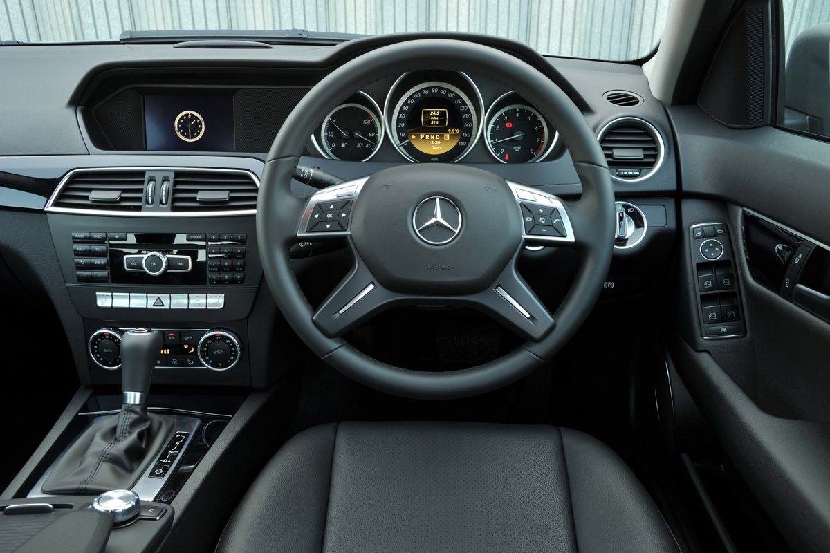 Mercedes C-Class dash