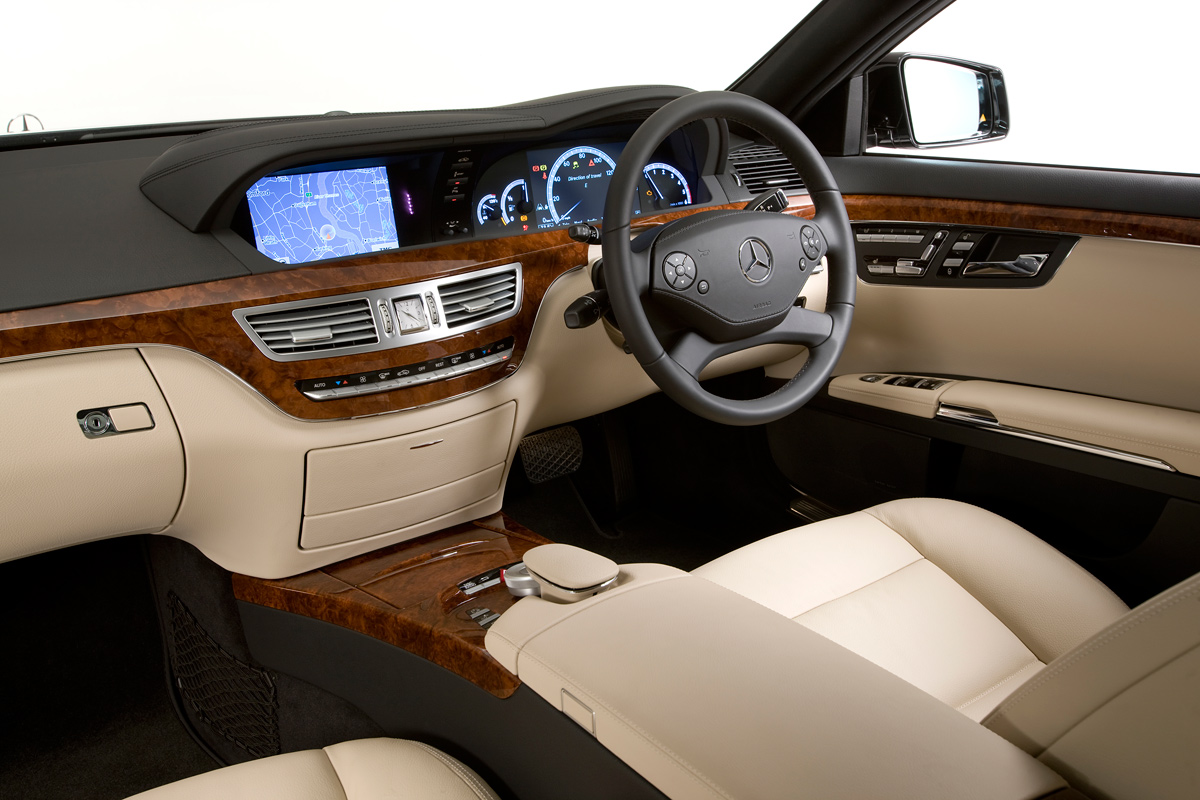 Mercedes S-Class dash