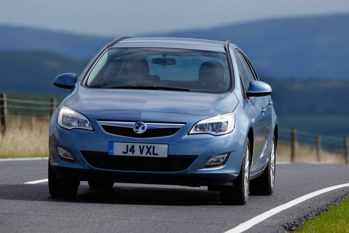 Vauxhall Astra Sport Tourer front cornering