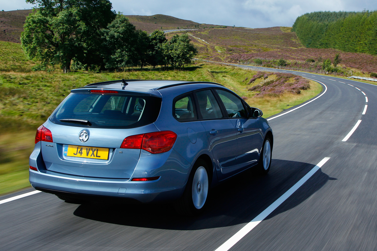 Vauxhall Astra Sport Tourer rear tracking
