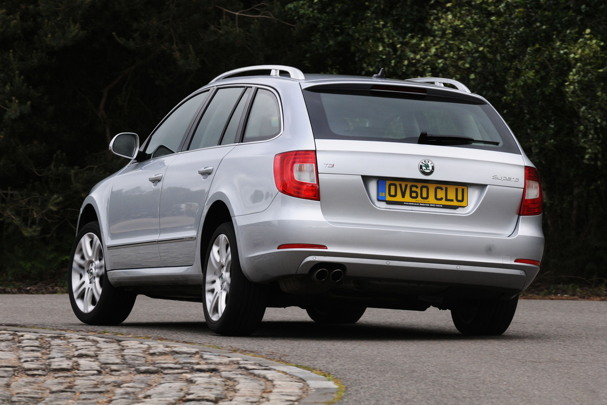 Skoda Superb rear cornering