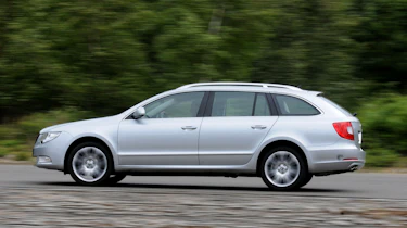 Skoda Superb panning