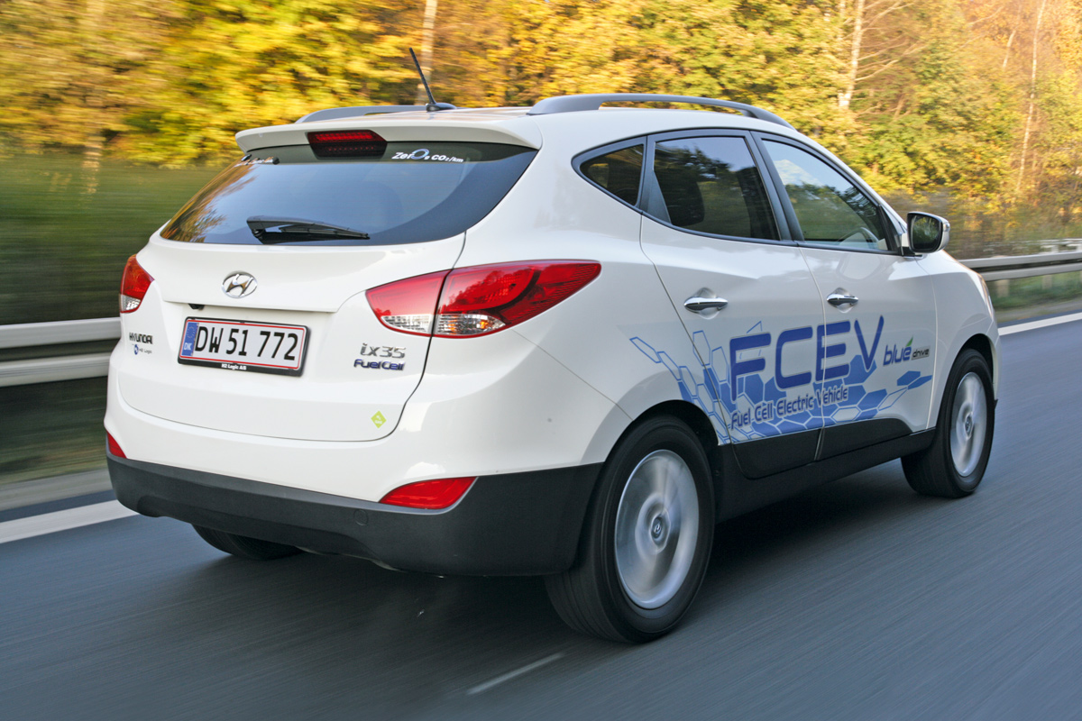 Hyundai ix35 fuel cell prototype rear tracking