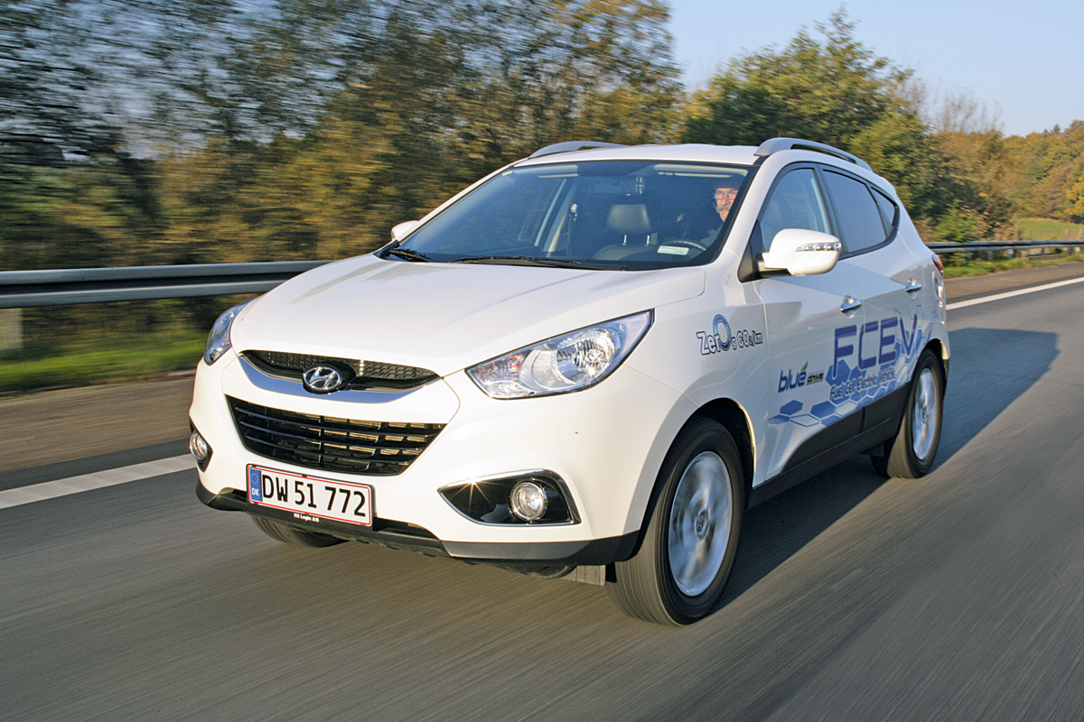 Hyundai ix35 fuel cell prototype front tracking