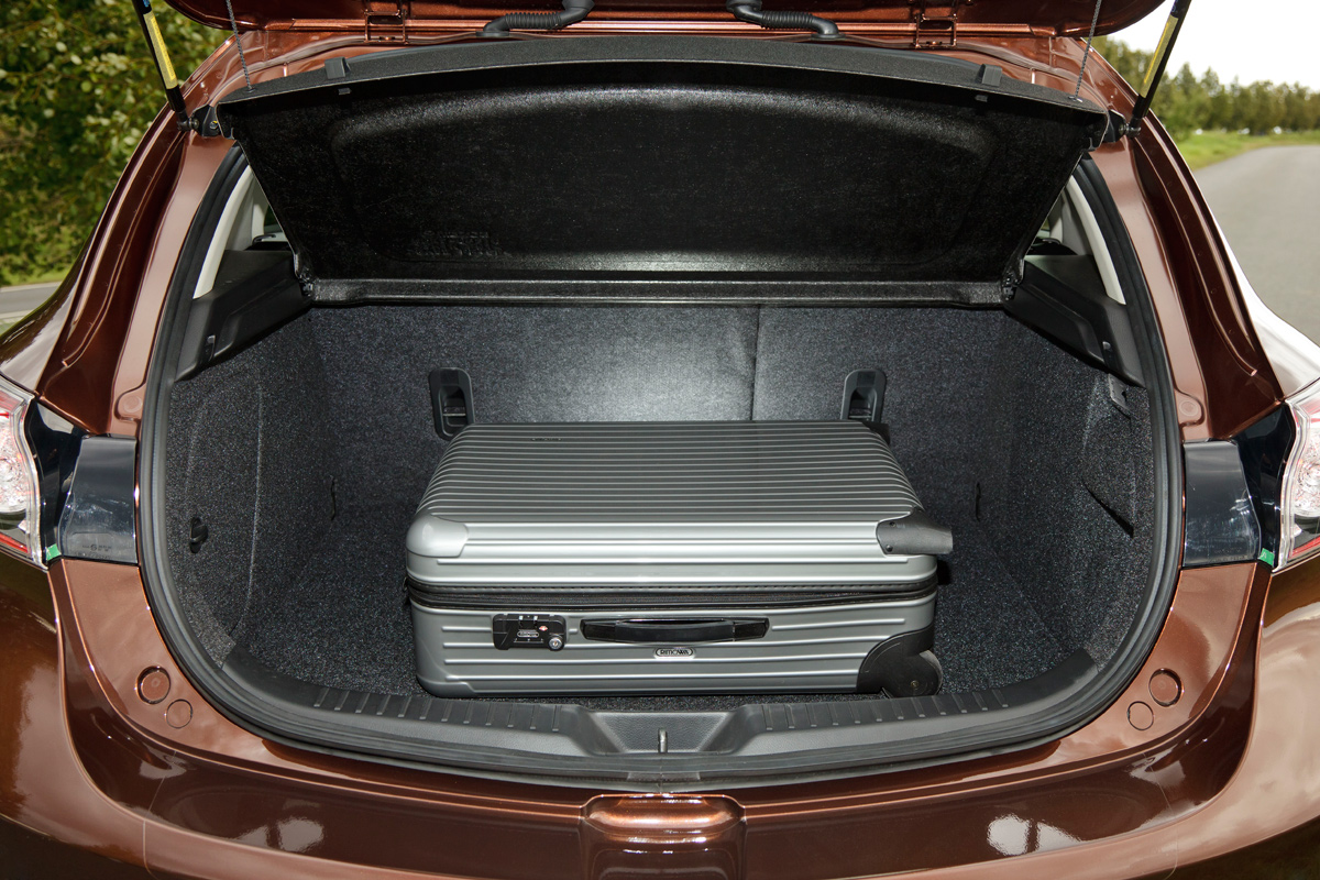 Mazda 3 boot