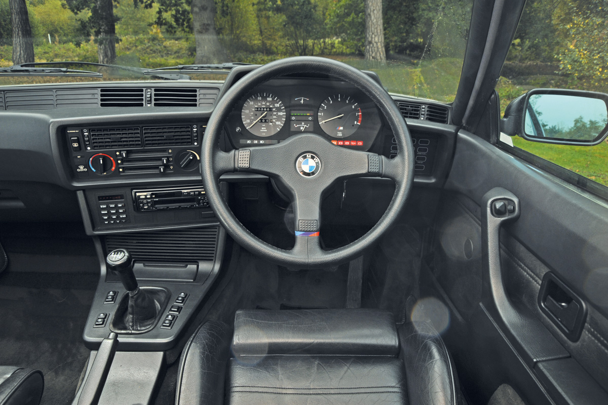 BMW M635 CSi dash