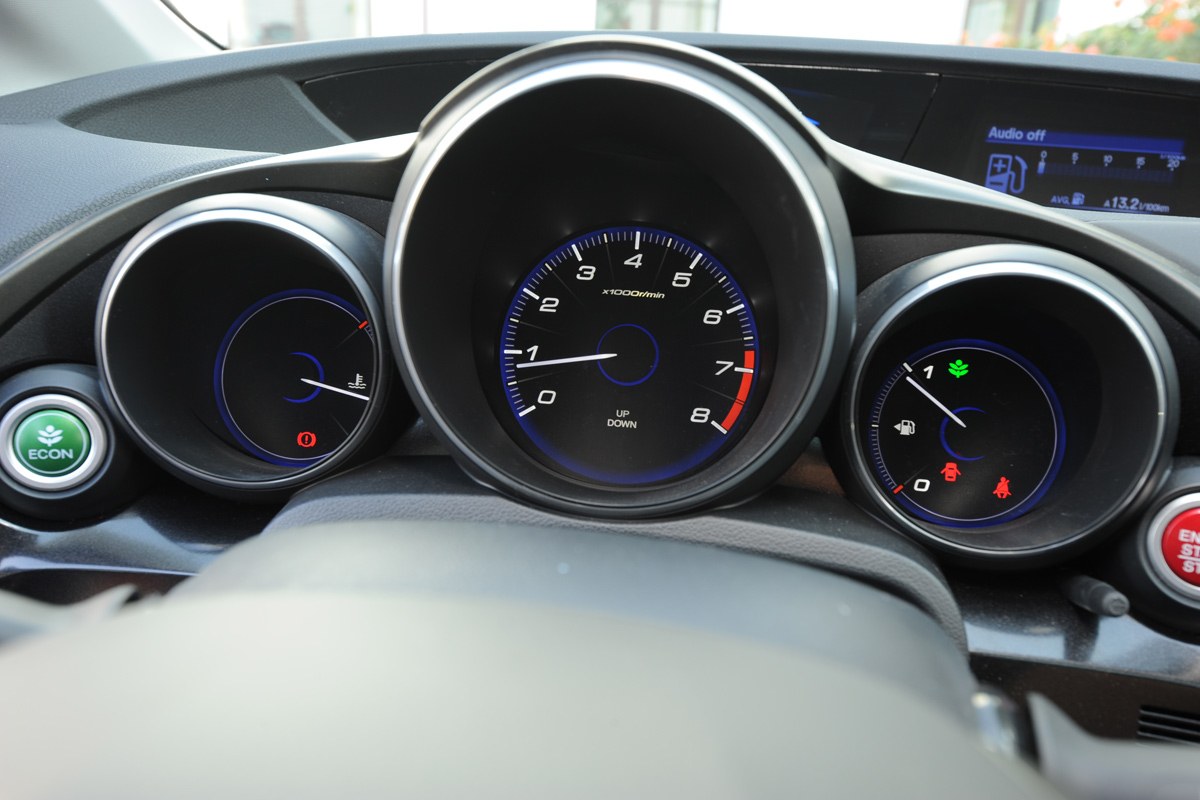 Honda Civic 1.8 i-VTEC EX GT dials