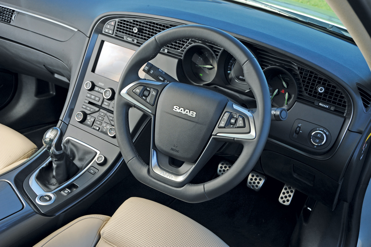 Saab 9-5 dash