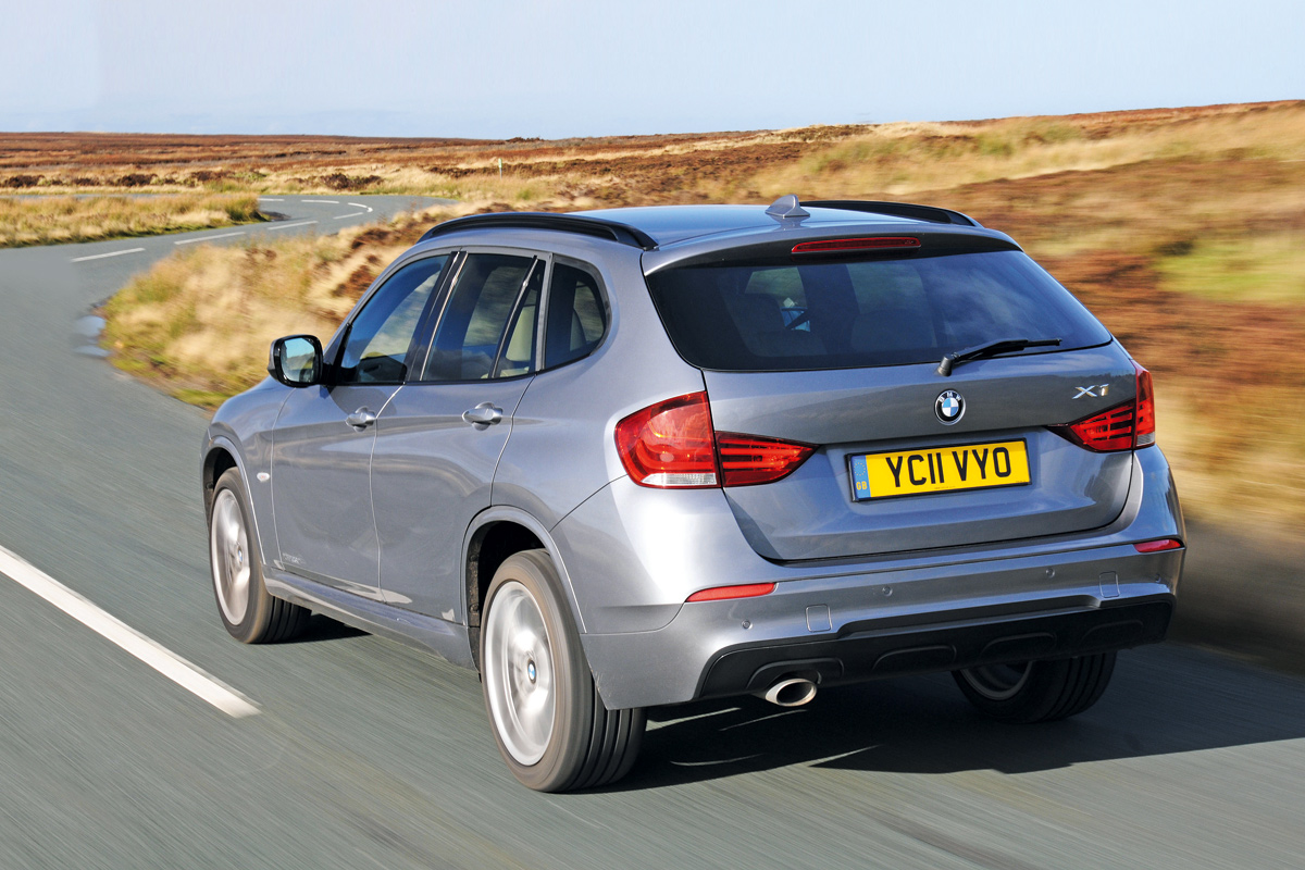 BMW X1 xDrive23d M Sport detail rear tracking
