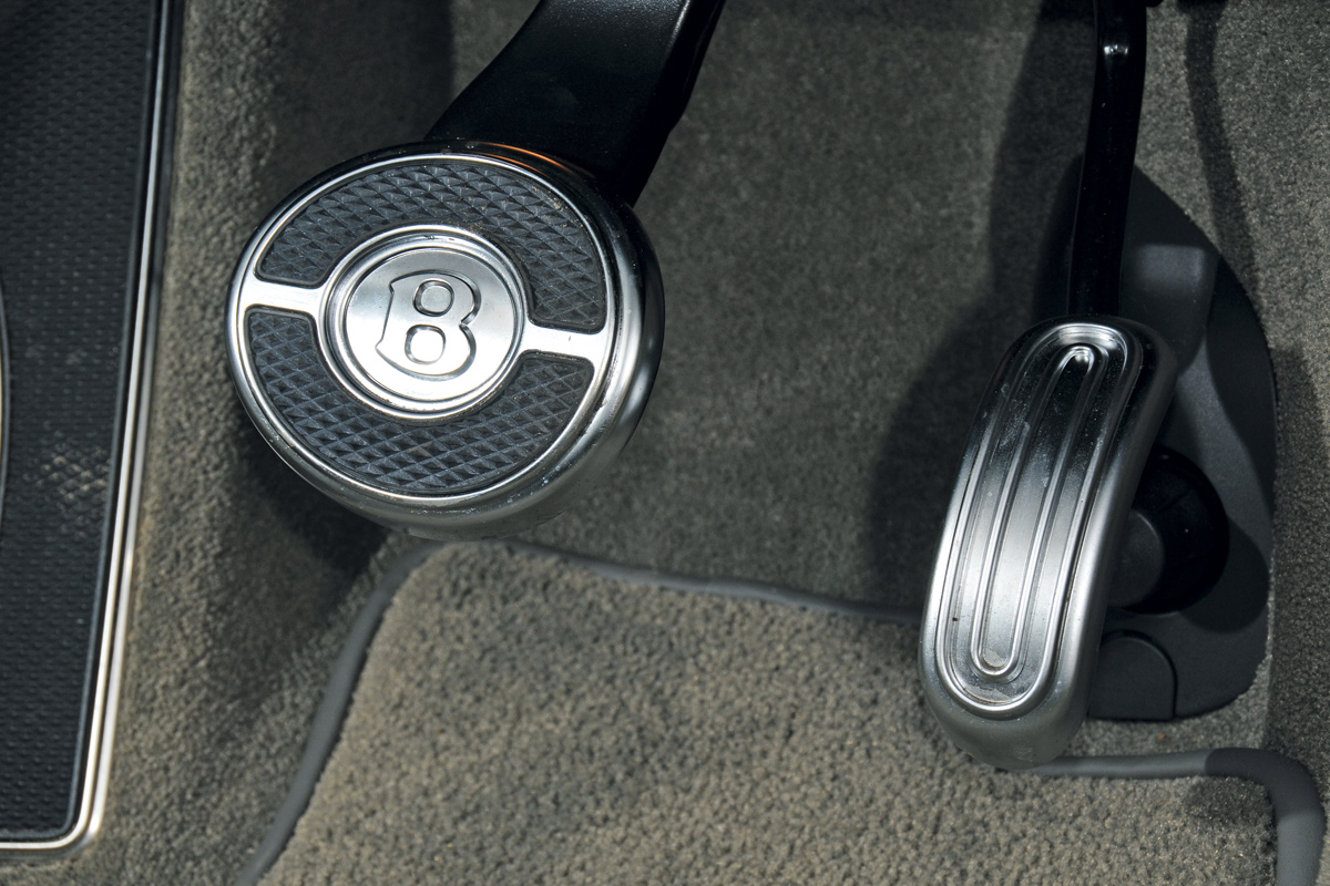 Bentley Continental GTC detail