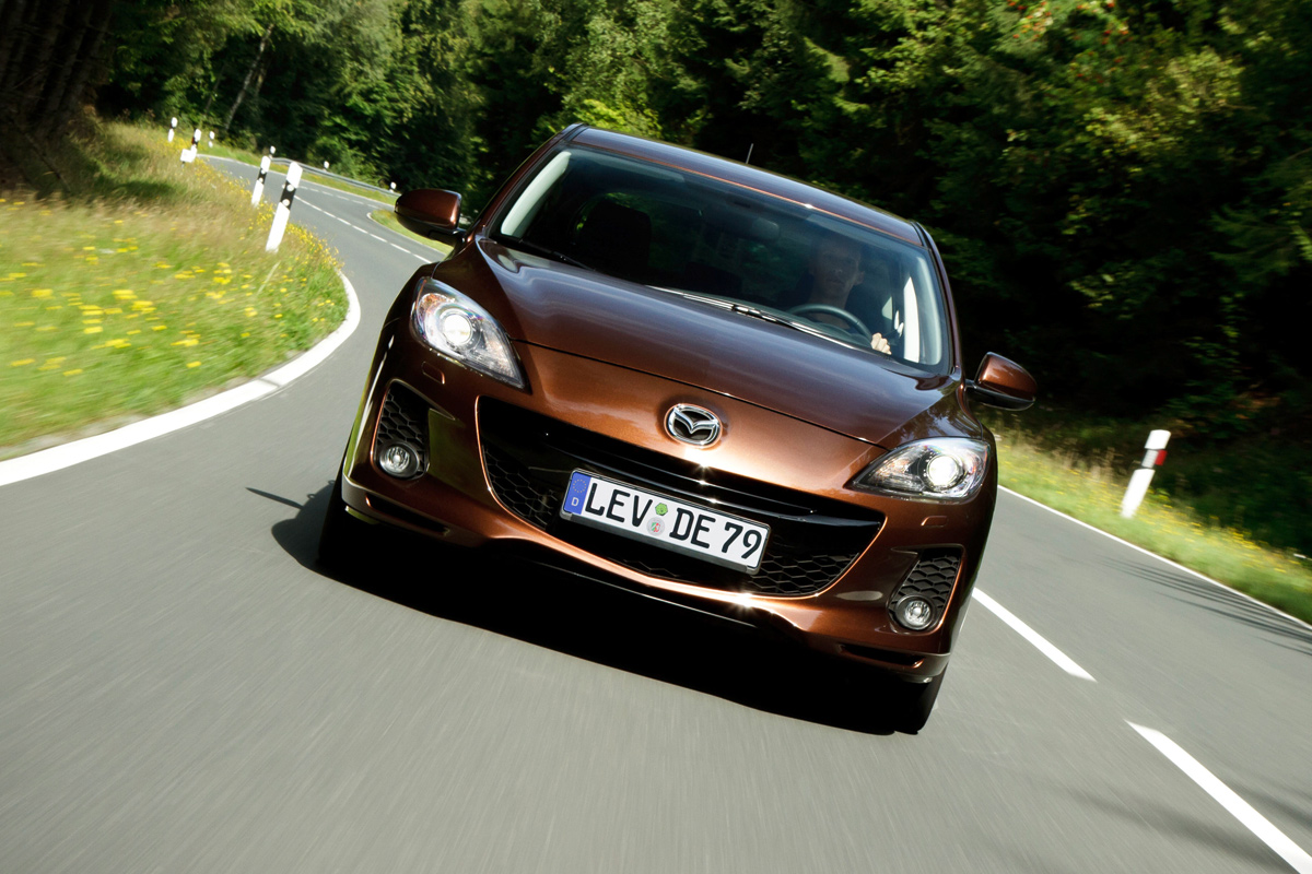 Mazda 3 front cornering