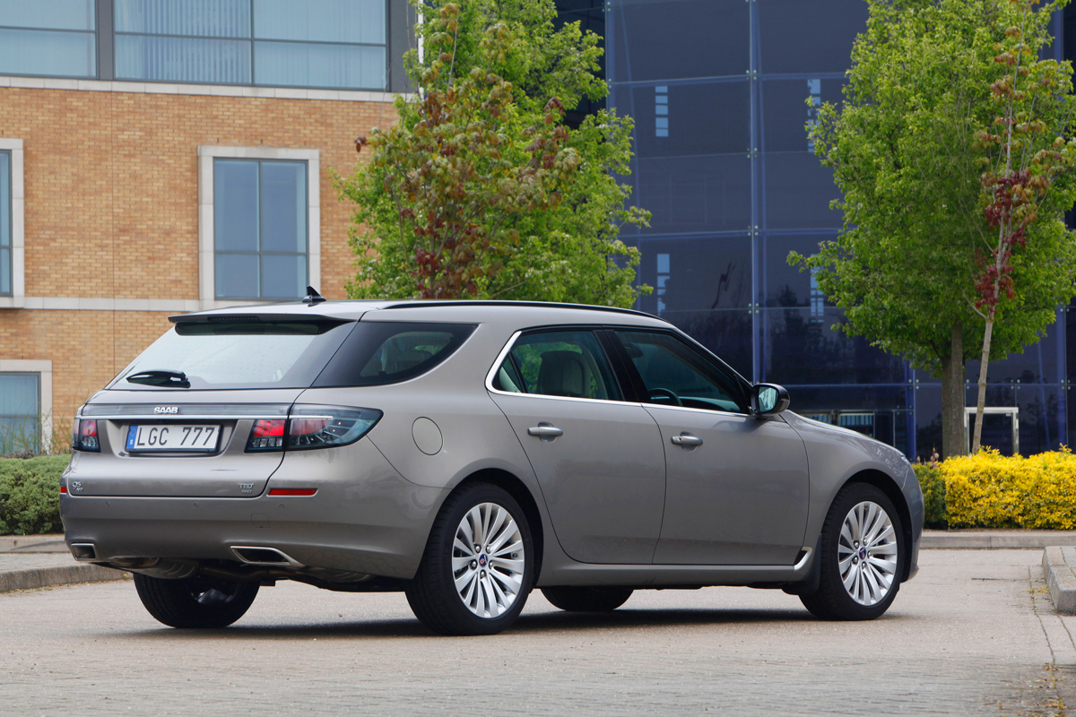 Saab 9-5 Sportwagon rear three-quarters
