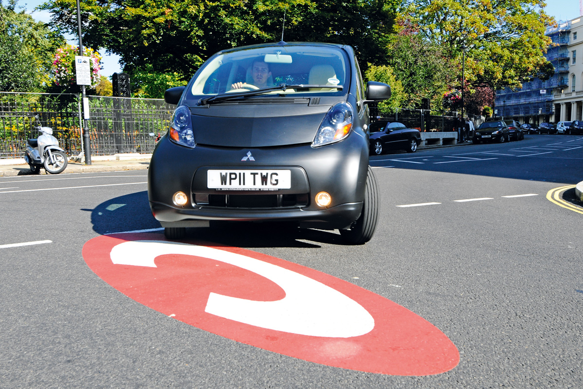 Mitsubishi i-MiEV front cornering