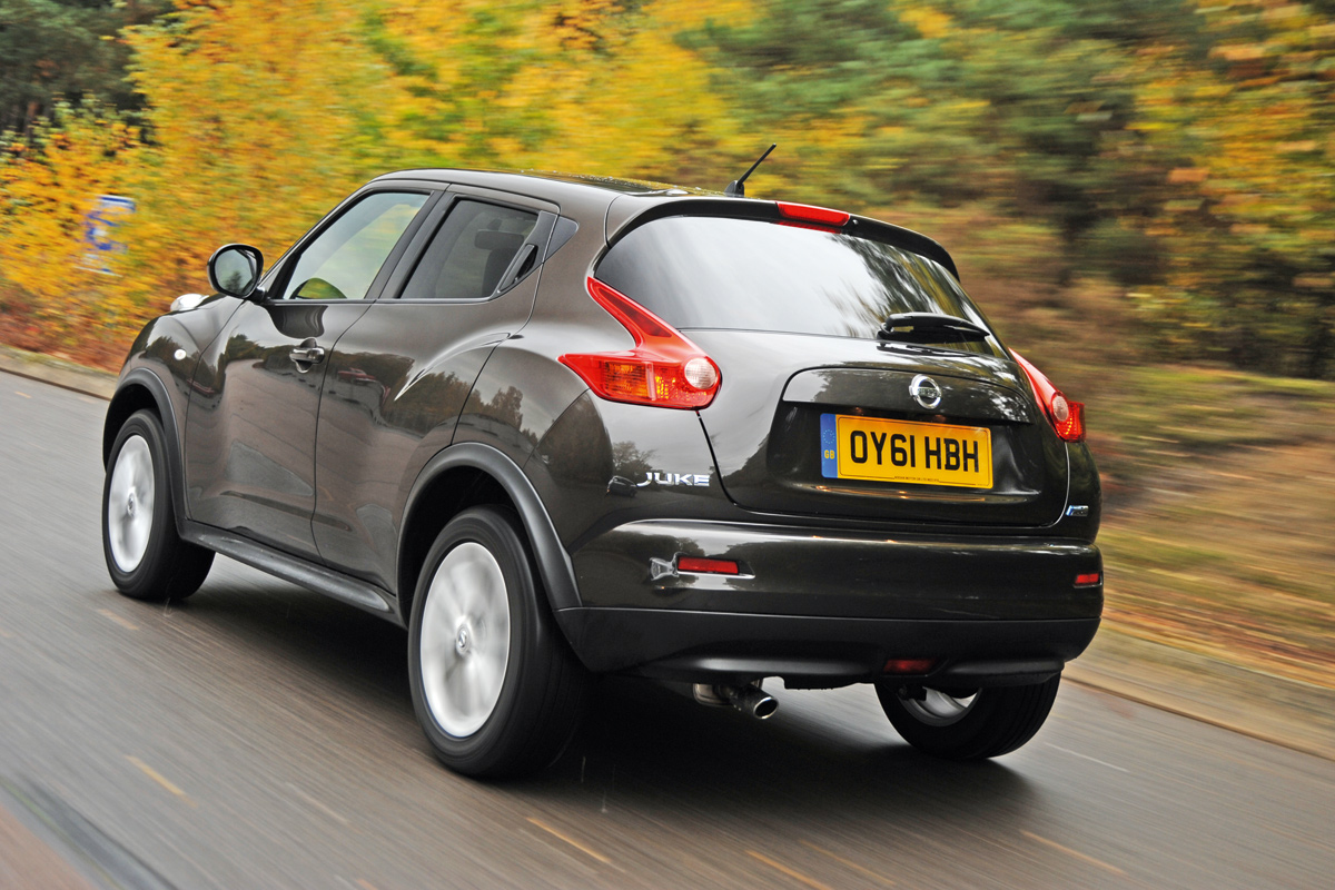 Nissan Juke Acenta Premium rear tracking
