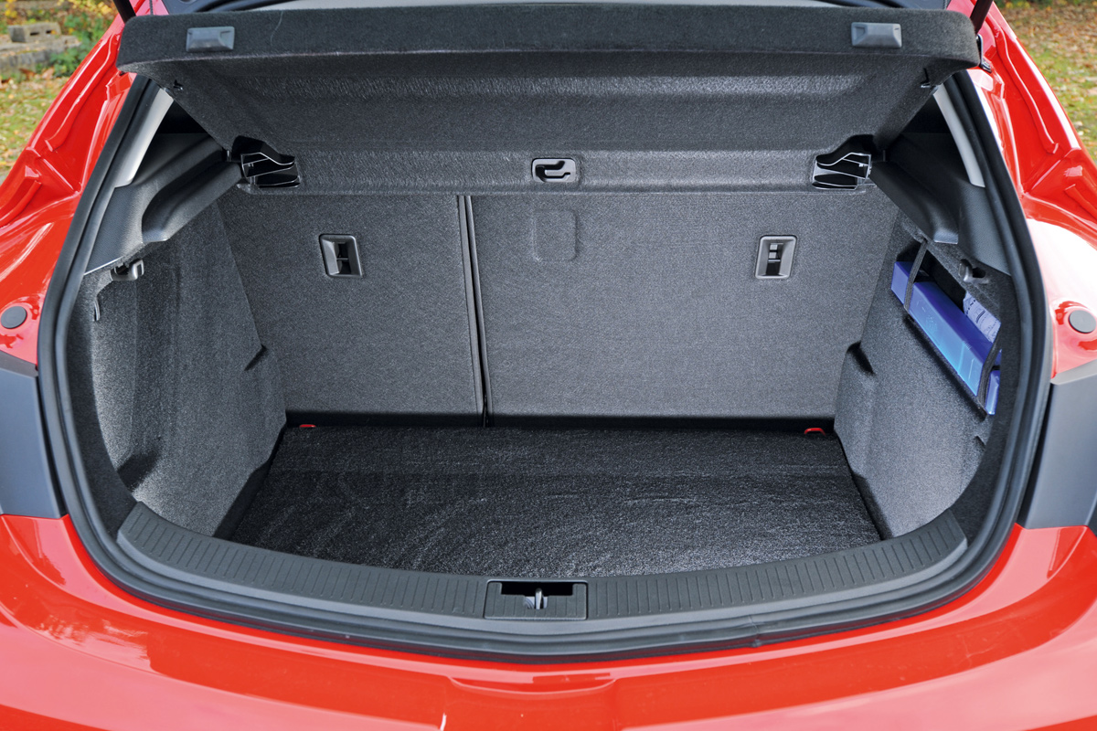 Vauxhall Astra GTC boot