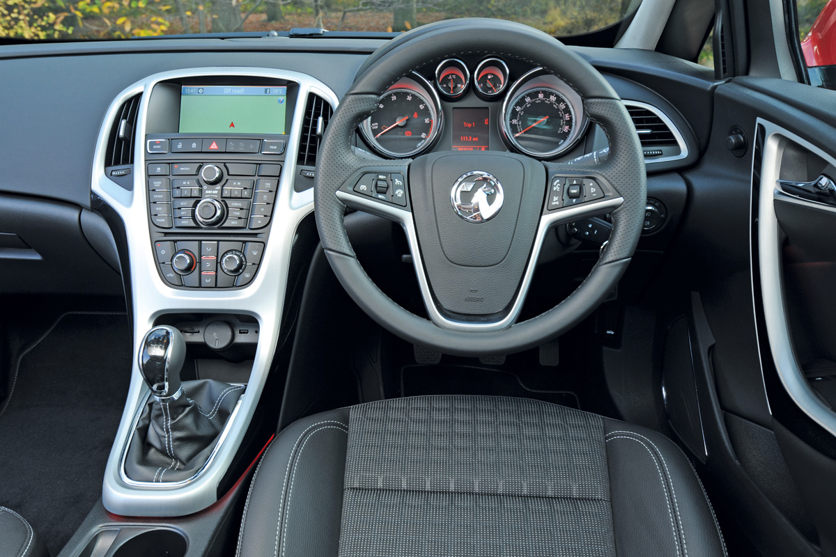 Vauxhall Astra GTC dash