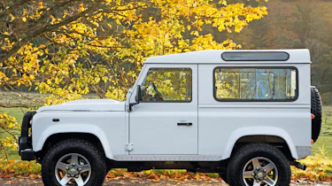 Land Rover Defender 2.2D XS profile