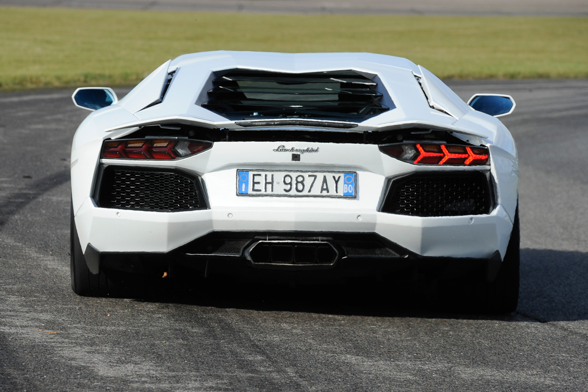 Lamborghini Aventador rear cornering