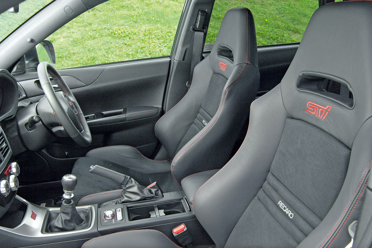 Subaru WRX STi 320R front seats