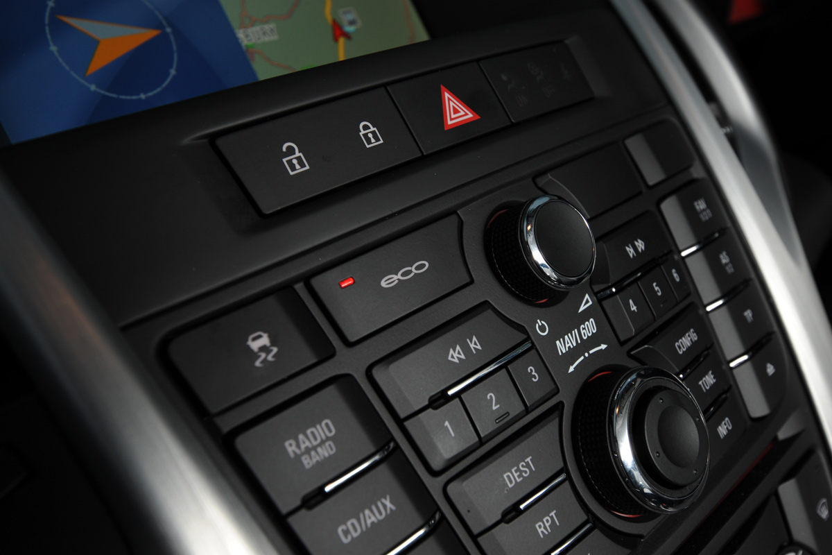 Vauxhall Astra GTC 1.4 Turbo SRi centre console