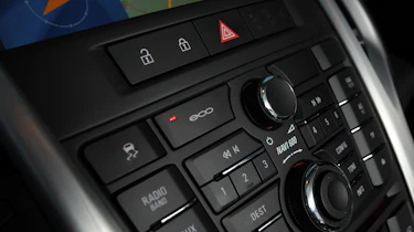 Vauxhall Astra GTC 1.4 Turbo SRi centre console
