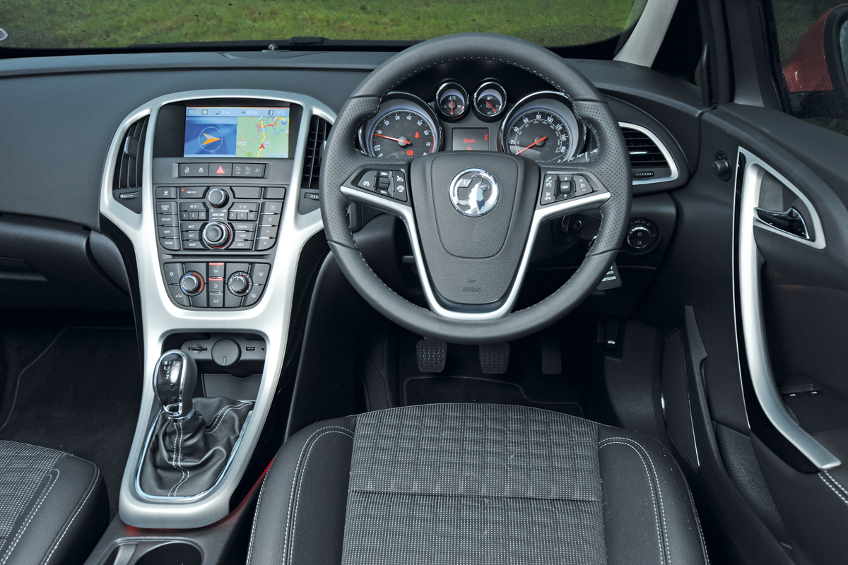 Vauxhall Astra GTC 1.4 Turbo SRi dash