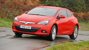 Vauxhall Astra GTC 1.4 Turbo SRi front cornering