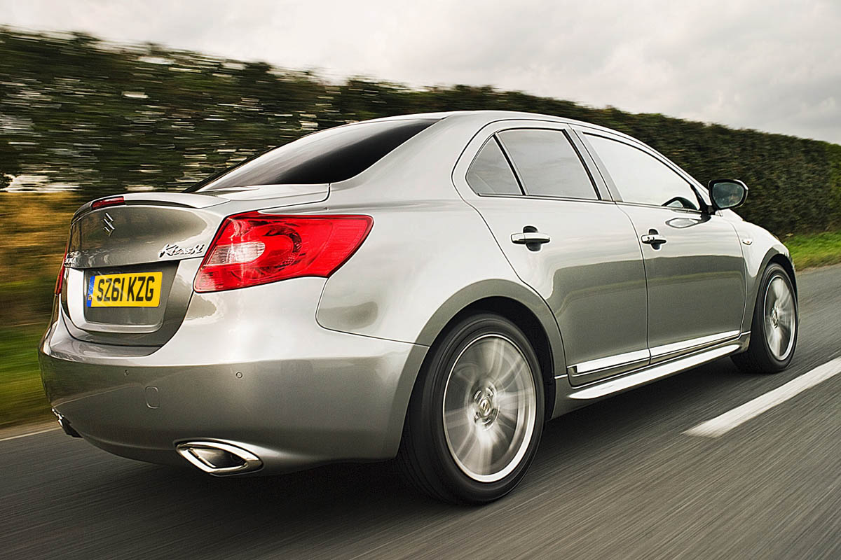 Suzuki Kizashi rear tracking