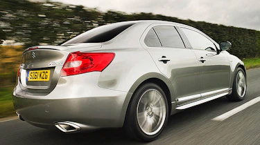 Suzuki Kizashi rear tracking
