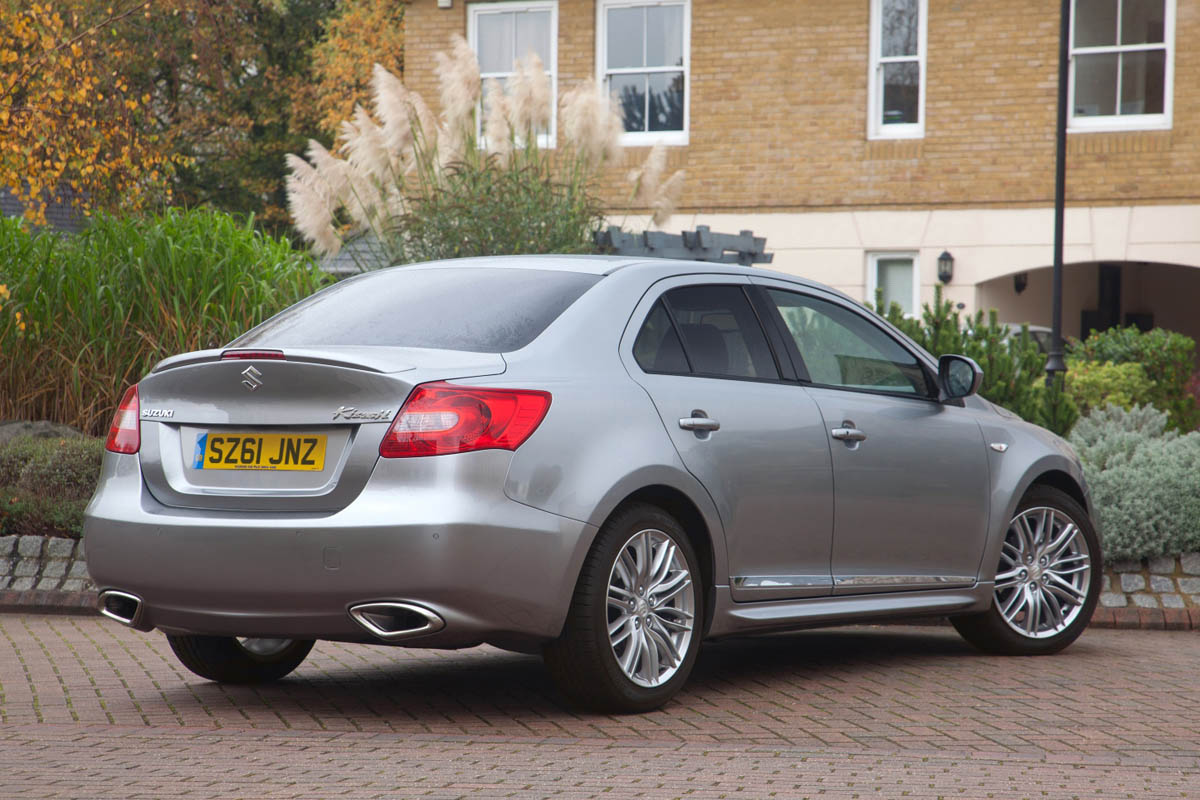 Suzuki Kizashi rear